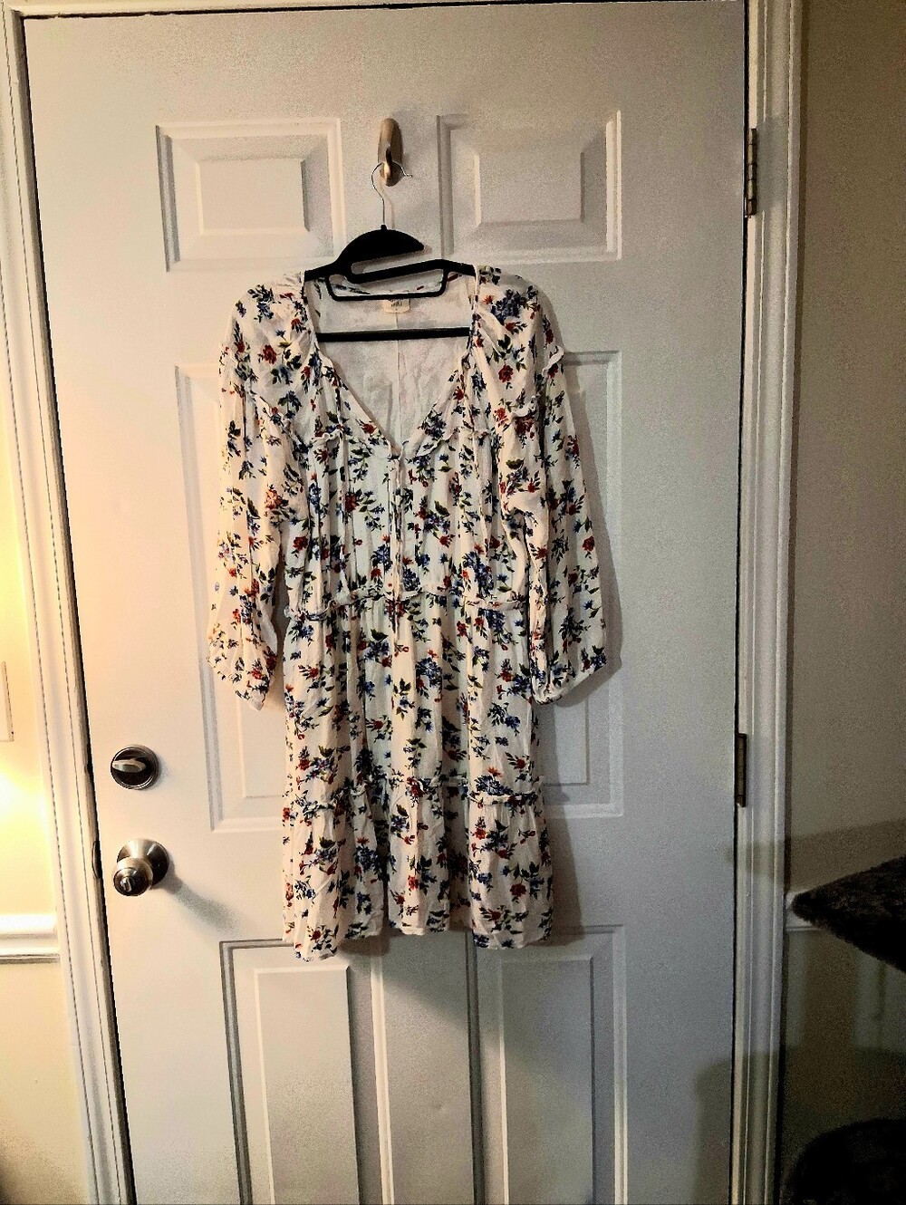 Good Hart-Women's Cream Floral Tiered V-Neck Dress Size Med
